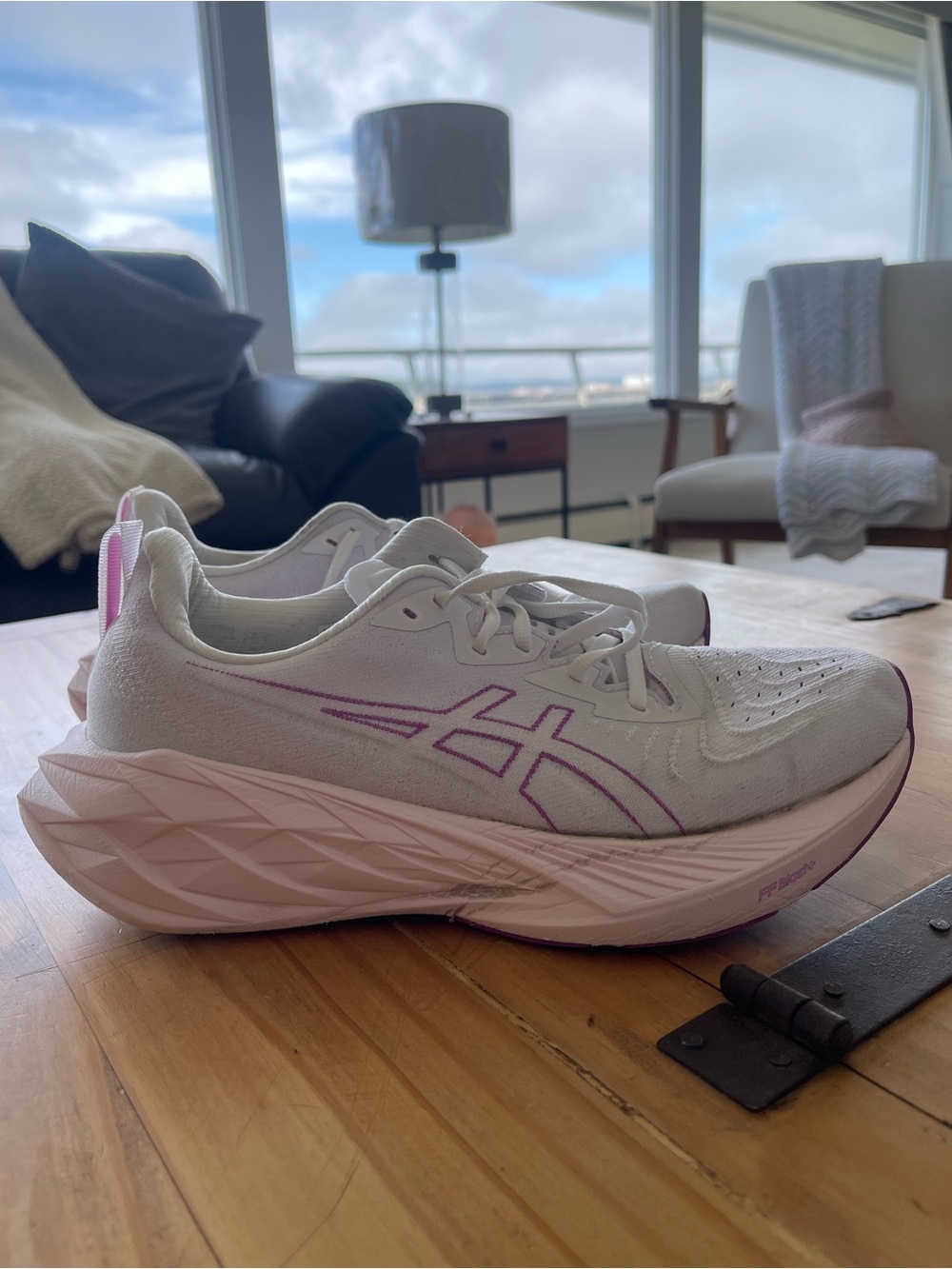 ASICS Novablast 4 Running Shoes – White/Pink – Women’s 9.5